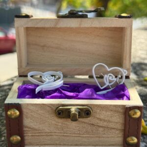 Pendientes originales con diseño de corazón calado fabricados en impresión 3D.