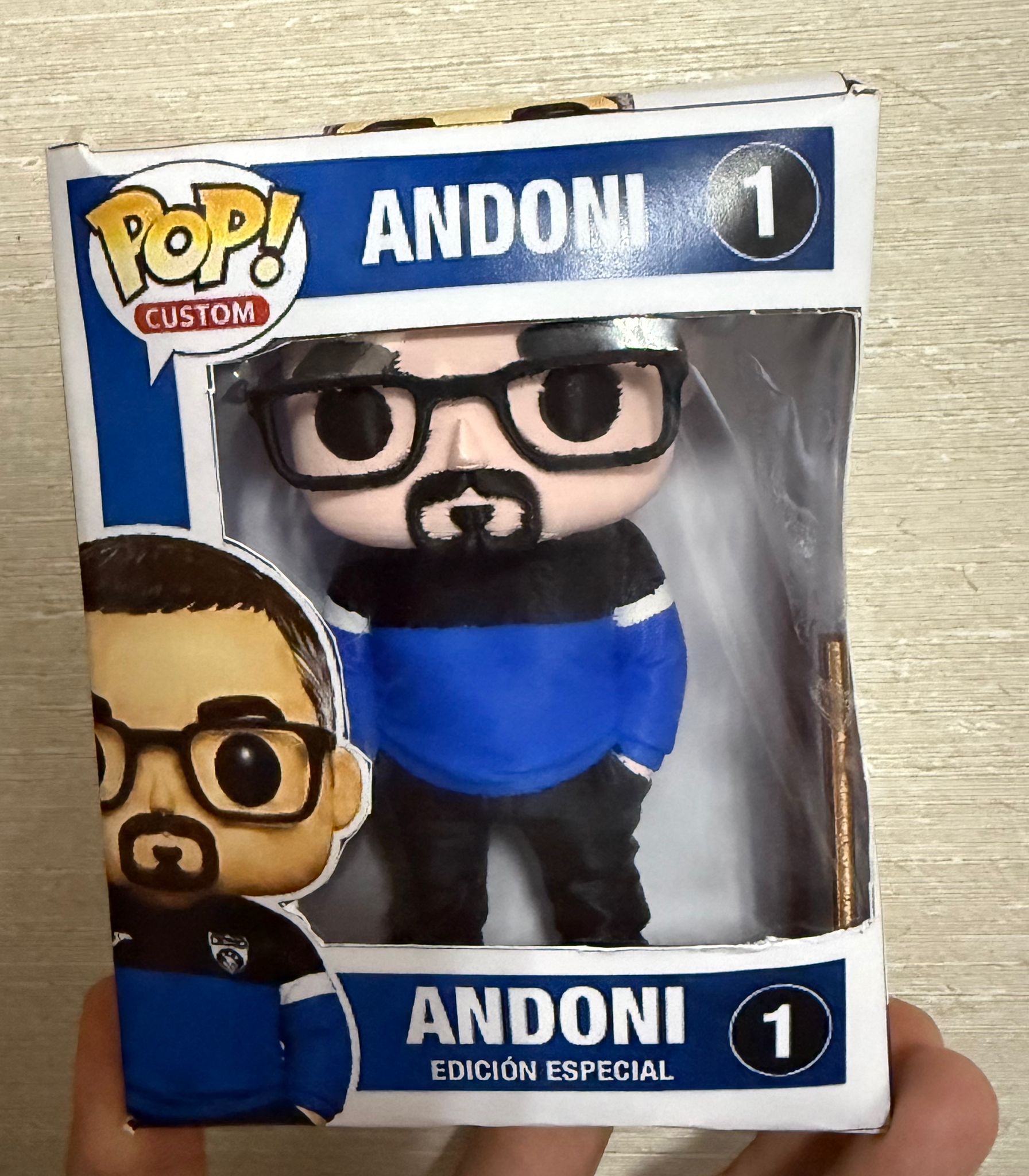 regalos-personalizados-piezas-unicas-funko-3d Figura Funko Pop personalizada impresa en 3D dentro de su caja de edición especial para Andoni.