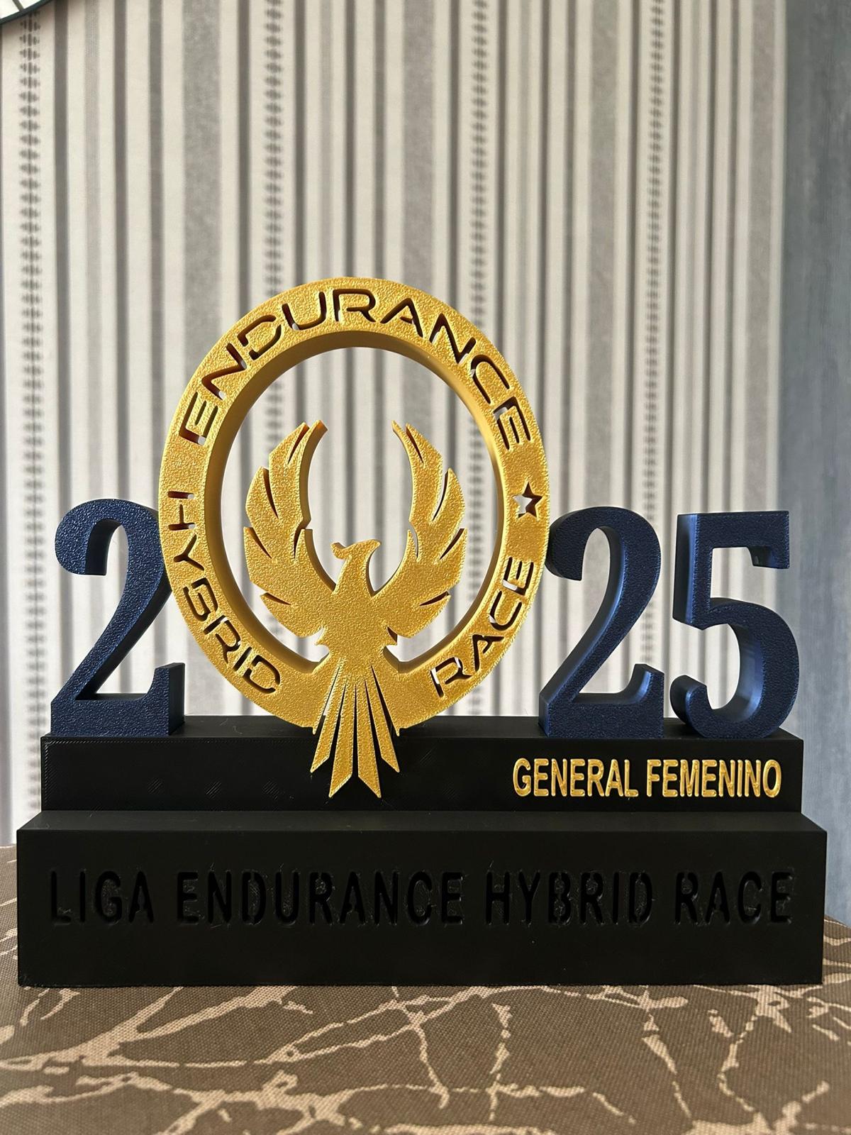 Trofeo deportivo oro personalizado impreso en 3D para la Liga Endurance Hybrid Race.