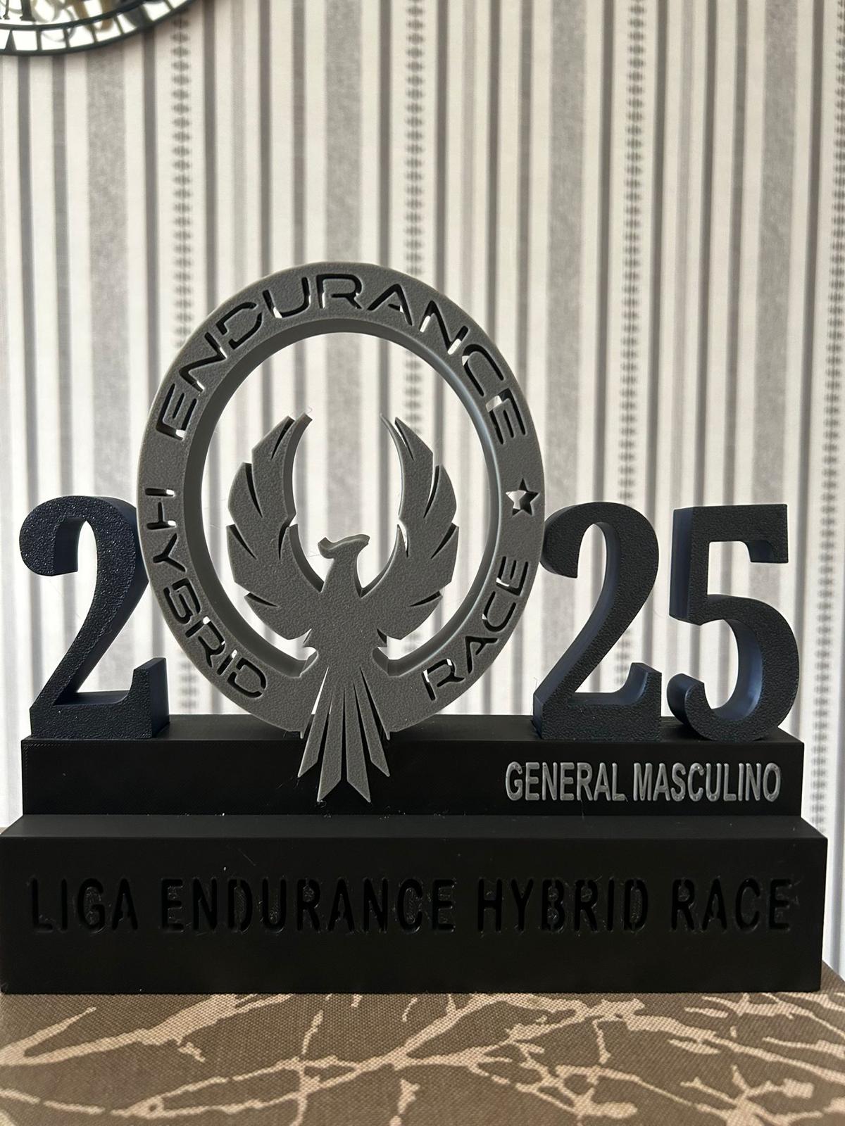 Trofeo deportivo plata personalizado impreso en 3D para la Liga Endurance Hybrid Race.